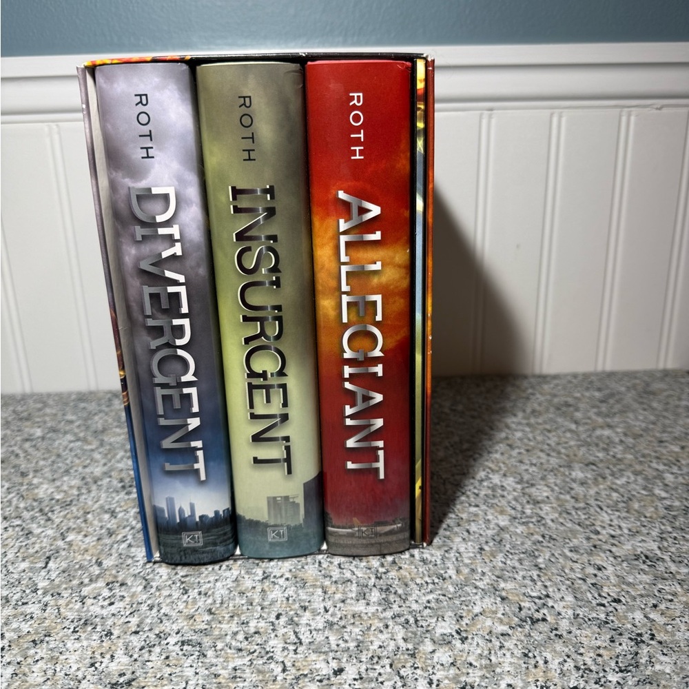 Divergent Series Hardcover Book Collection - Set of 3 - Veronica Roth